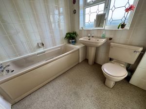 Family Bathroom- click for photo gallery